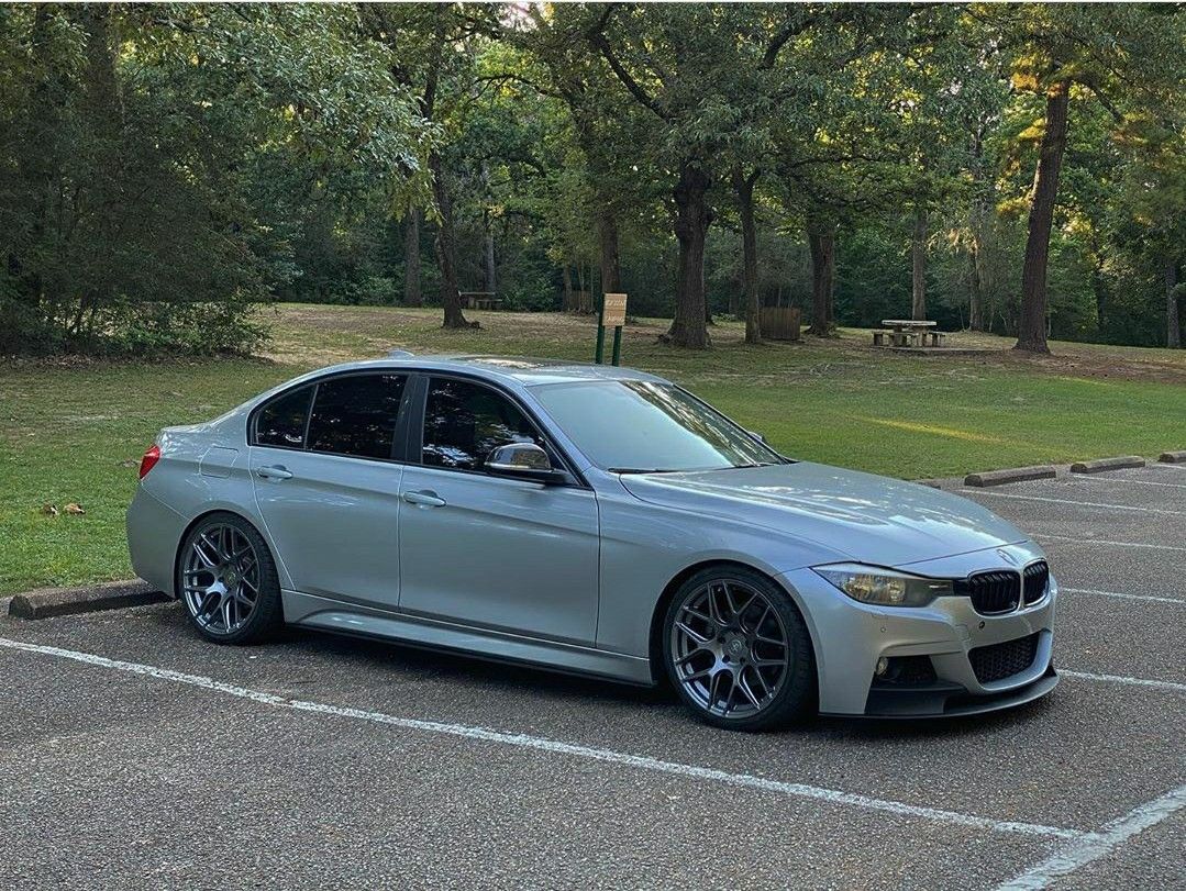 BMW F30 328i M Sport front three-quarter view