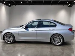 BMW 328i xDrive — Side profile