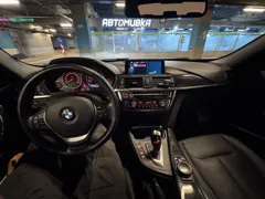 BMW 328i xDrive — Steering wheel and centre console