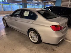 BMW 328i xDrive — Rear left view