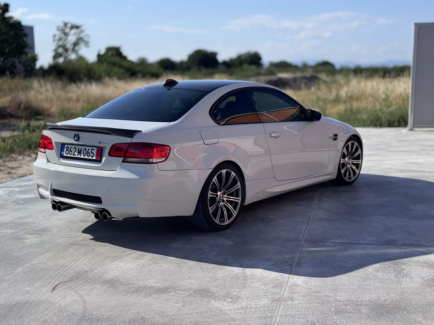 BMW M3 E92 заден три-четвърти изглед