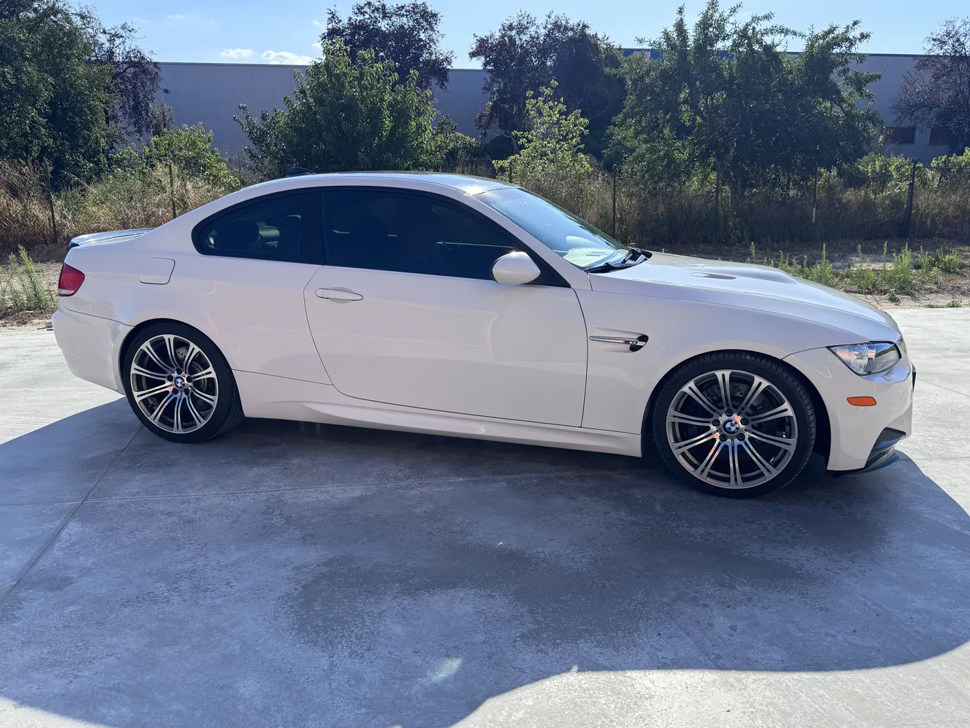 BMW M3 E92 страничен профил